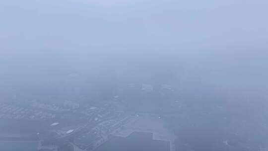 苏州雨后穿云航拍 东方之门