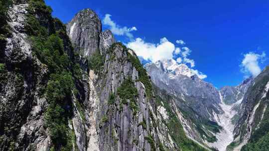 航拍四川甘孜磨西镇燕子沟爱德嘉峰雪山风光