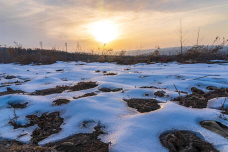 冬天冰雪夕阳延时摄影视频素材