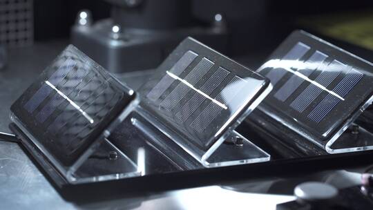 科学实验室的太阳能电池板