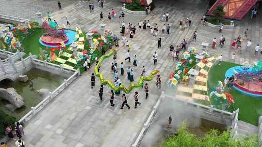 热闹的舞龙民俗文化表演