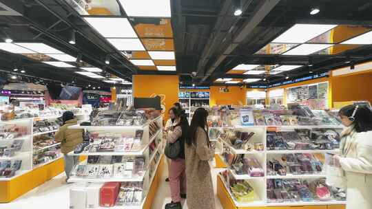 二次元线下经济热  杭州谷子店消费火爆