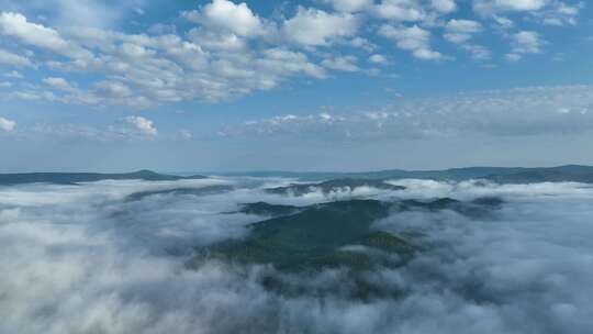 航拍山川绿色林海晨雾