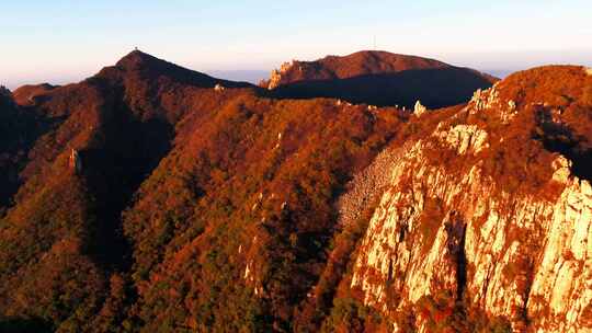 秦皇岛祖山秋日光景下的多彩山林风景