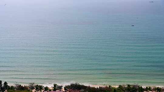 海南三亚大东海早晨海浪沙滩度假风光视频素材模板下载