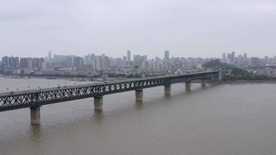 武汉长江大桥车流航拍镜头
