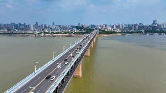 湖北武汉长江大桥航拍车流交通汉阳江滩公园视频素材模板下载