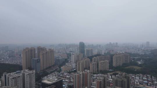 城市阴雨天