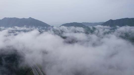 4K山峰云海空镜云雾山