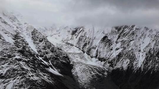 航拍四川甘孜贡嘎山区雪山冰川风光