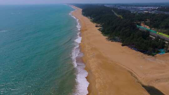 海南海岸线沙滩海浪航拍