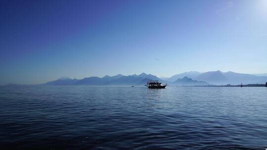 古风山水古代小船划船国风古装水墨古人禅意