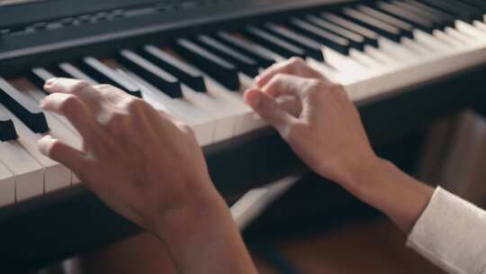 唯美弹钢琴高端弹钢琴视频素材模板下载