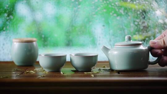 茶壶倒茶陶瓷茶杯视频素材模板下载
