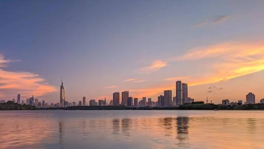 震撼大气南京玄武湖城市天际线日转夜延时