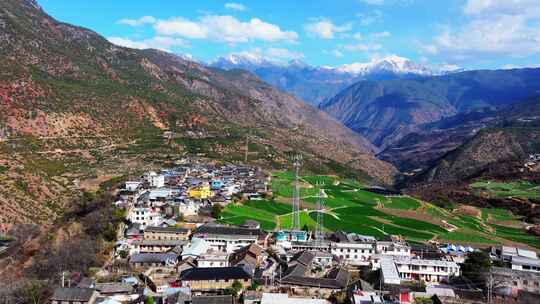 云南香格里拉雪山村庄震撼航拍3