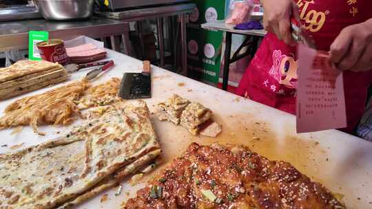 山西运城东湖早市美食葱花饼千层饼酱香饼