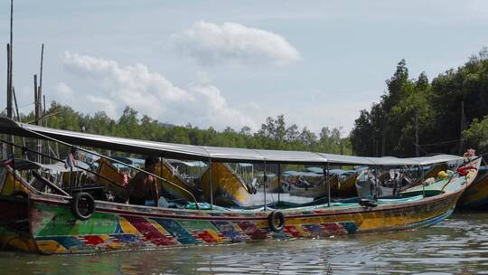 泰国旅游视频泰国游船在水面上奔驰视频素材模板下载