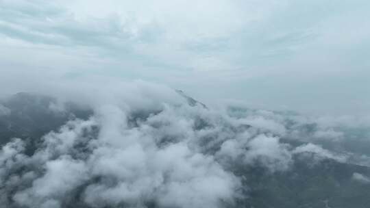 森林云海航拍山峰云雾高山云海山脉自然风光