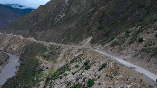 4k西藏丙察察山路视频航拍藏区艰险沿江土路