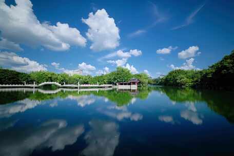 桂林两江四湖湖水湖面倒影天空之镜延时