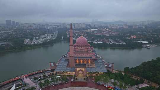 马来西亚布城粉色水上清真寺建筑景观航拍