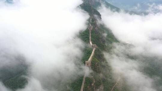 长城雨后云海翻滚震撼大气