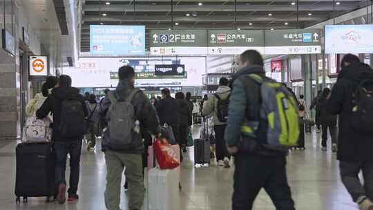 春运过年春节人流高铁站乘客上海虹桥火车站