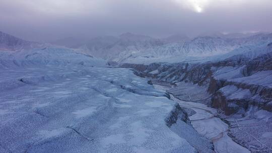 酒泉洪水河雪景