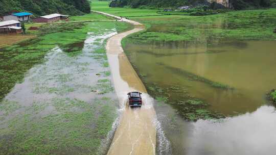 4K航拍车辆涉水（水上公路）