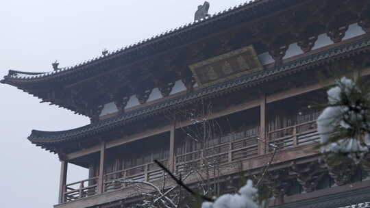 杭州径山寺中式古建筑寺庙雪景