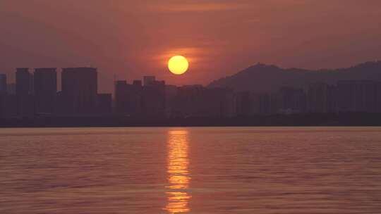 唯美浪漫海面水面日出日落波光粼粼