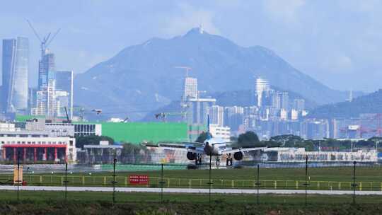 南方航空客机在深圳机场降落