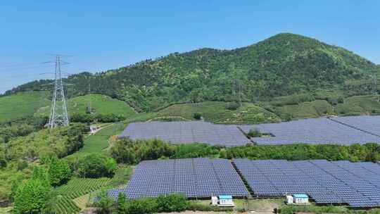 山区荒地起伏山地光伏太阳能发电站