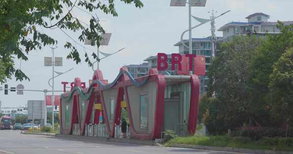 公交站台BRT车流公交站