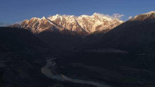 西藏雅鲁藏布江大峡谷视频素材模板下载