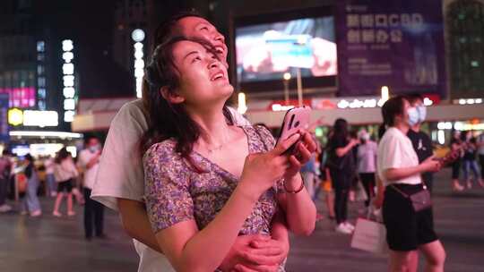 商场 购物 夜景 散步 女生逛街