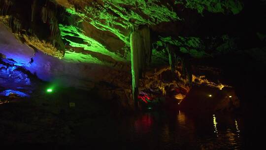 喀斯特地貌充水溶洞内水面稳定器拍摄