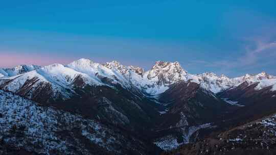 白马雪山日照金山