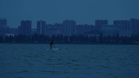 武汉东湖生态旅游风景区皮划艇划船