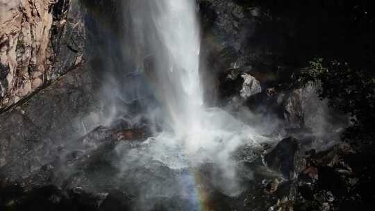 山谷悬崖瀑布旅行探险自然风景森林河流