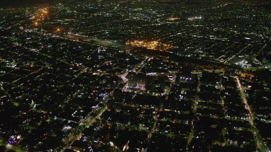 夜间俯瞰大城市的景色