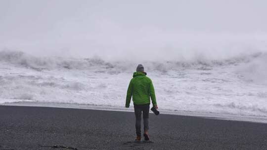 Reynisdrangar Beach，