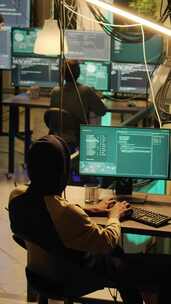 垂直视频年轻的网络犯罪分子破坏计算机防火墙以植入恶意软件