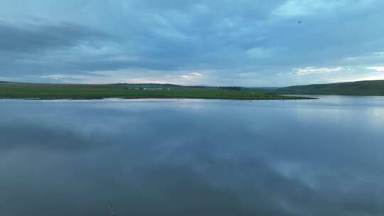 夏日草原晨曦湖泊风景