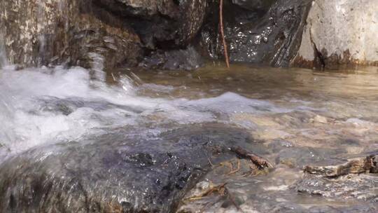 泉水流水瀑布水流河流