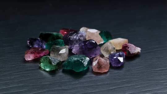多彩宝石微距特写