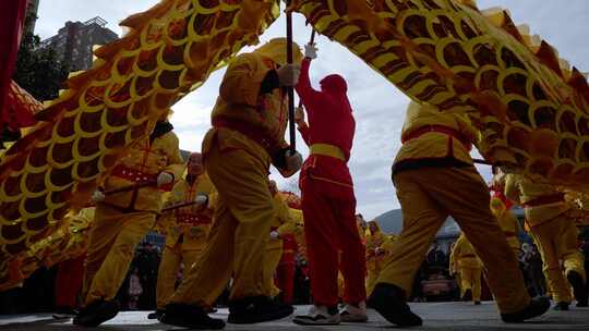 节日舞龙庆祝