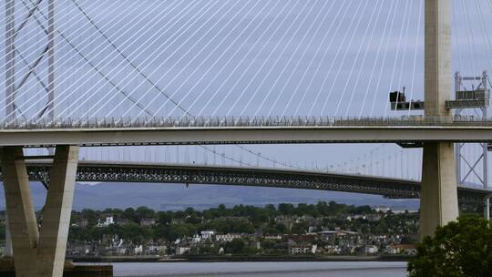 英国苏格兰东海岸昆斯费里大桥警室纵览貌视频素材模板下载