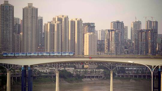 重庆轻轨交汇 过桥 长江 高楼视频素材模板下载